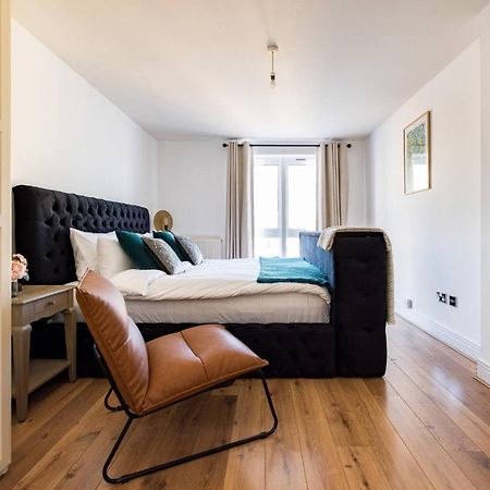 Wild Roses Service Apartments - East India Londen Buitenkant foto