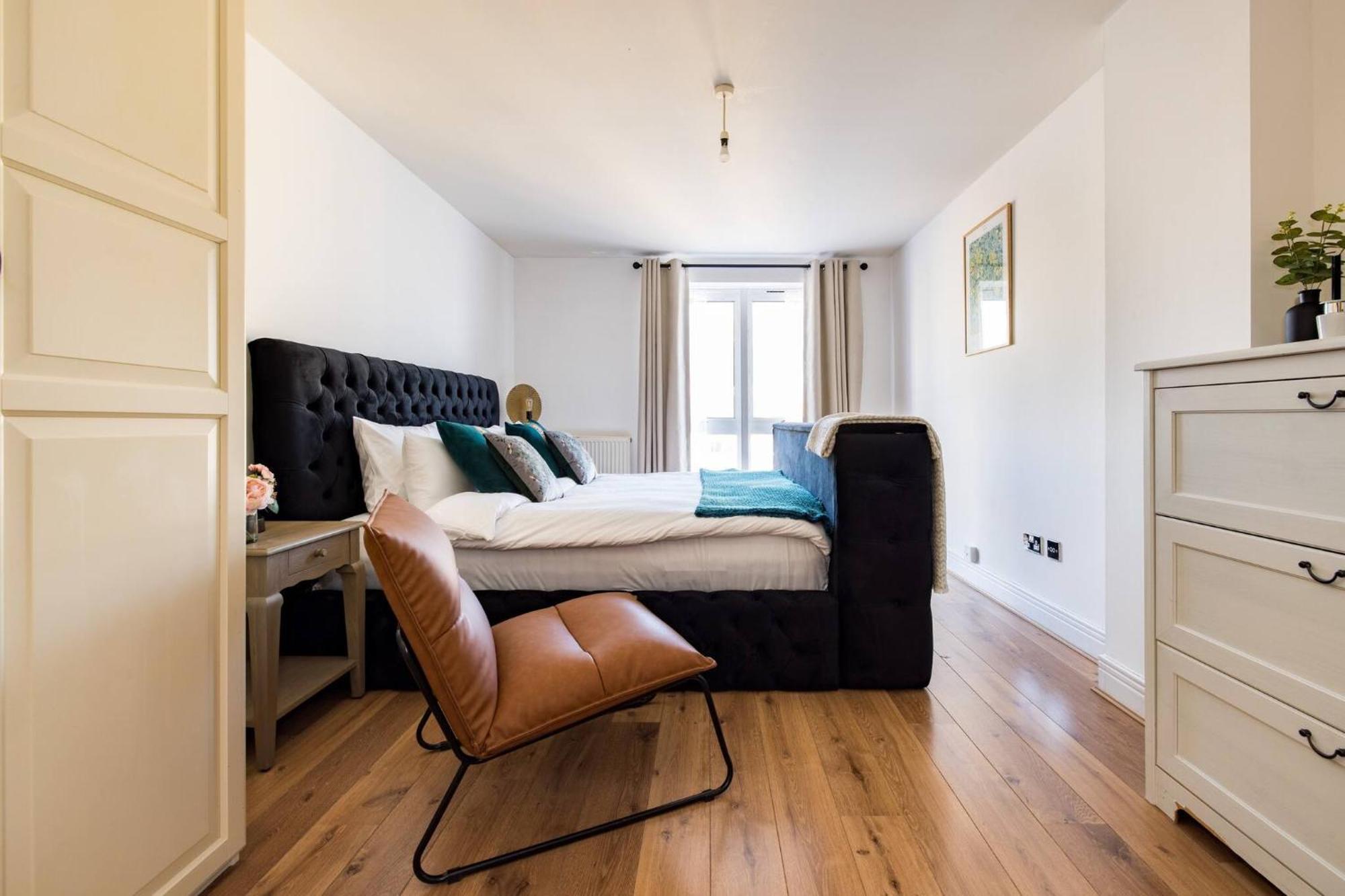 Wild Roses Service Apartments - East India Londen Buitenkant foto