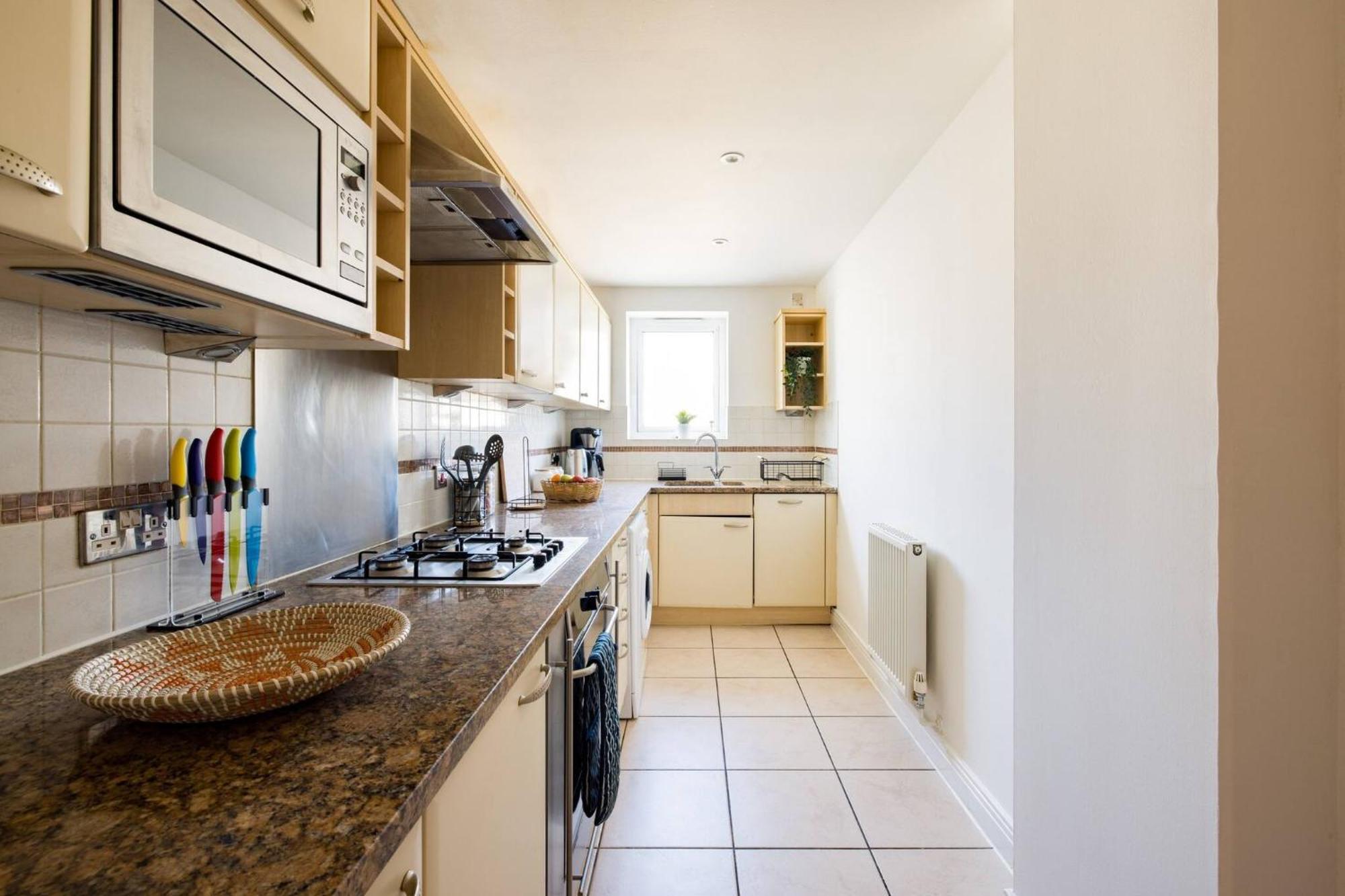 Wild Roses Service Apartments - East India Londen Buitenkant foto